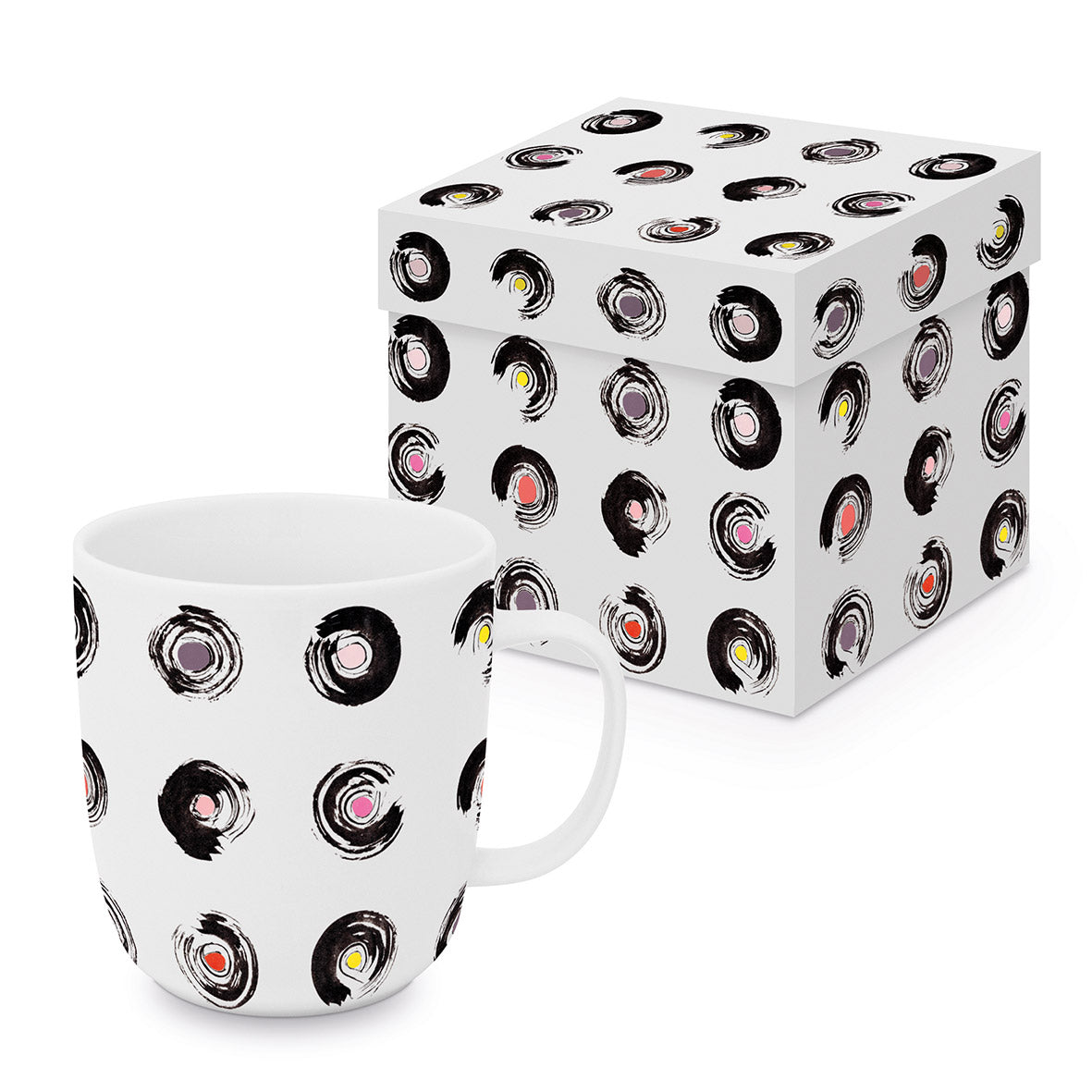 Eine weiße Tasse und eine passende Geschenkbox mit einem schwarzen Pinselstrich-Punktmuster.
