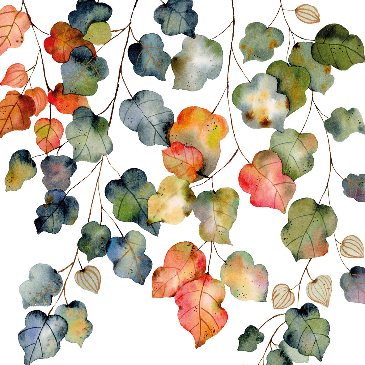 Eine Papierserviette mit einem herbstlichen Aquarellmuster aus bunten Blättern auf weißem Grund.