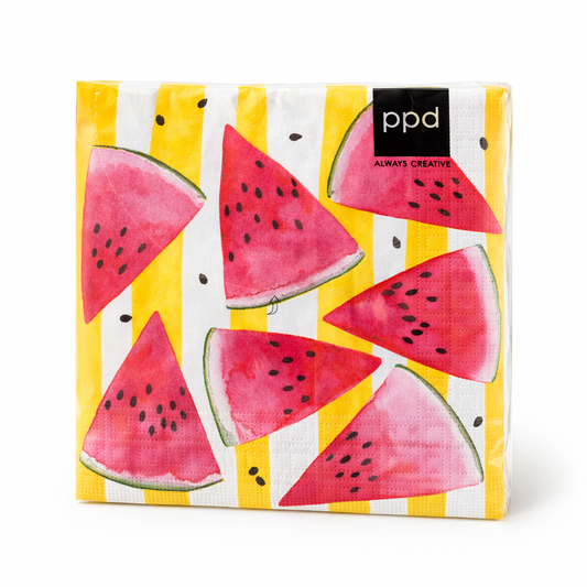 Eine Packung Papierservietten mit einem Muster aus Wassermelonenstücken auf gelben Streifen.